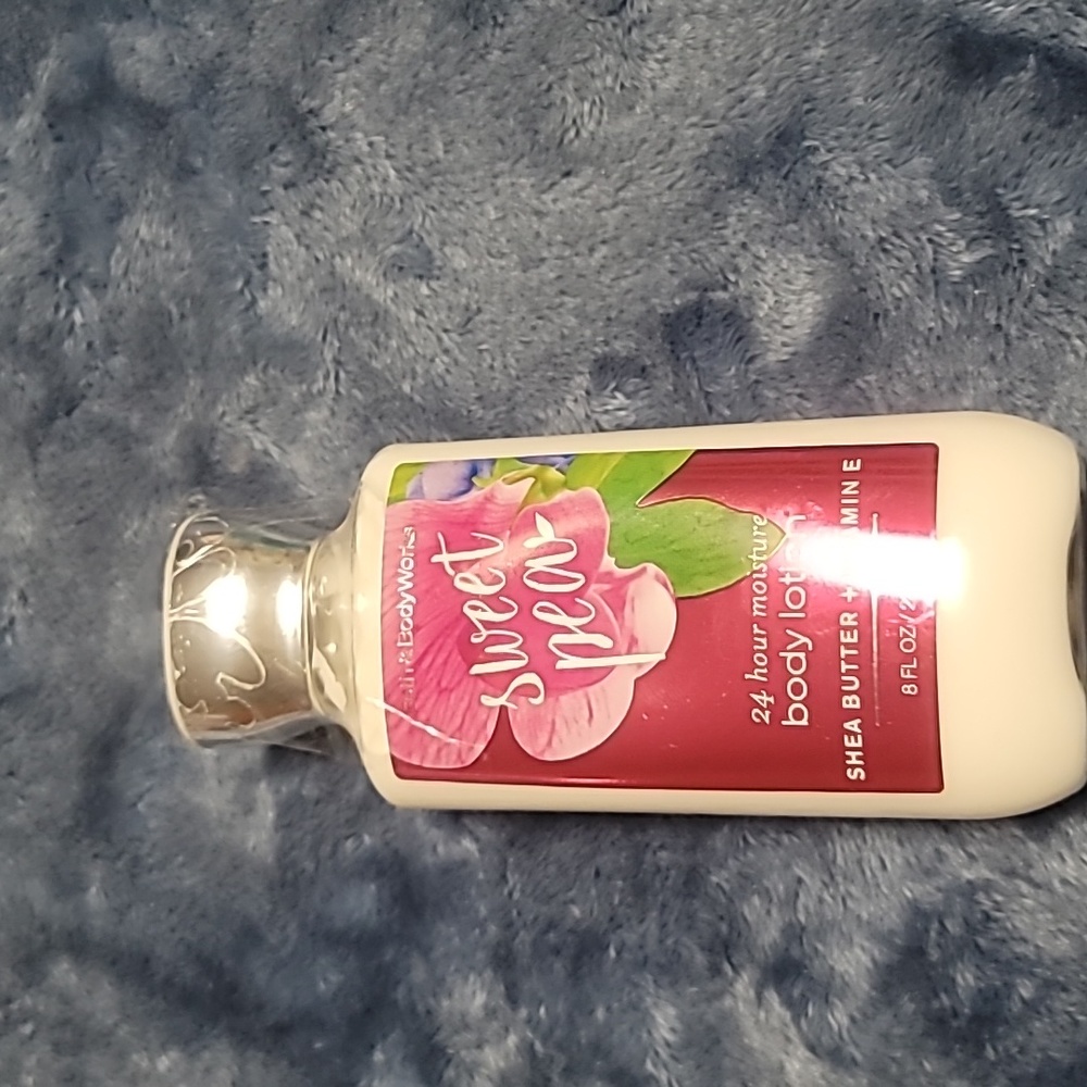 Bath and body works sweet pea body lotion moisturizer